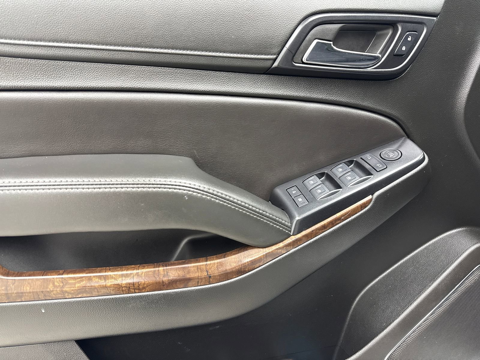 Used 2019 Chevrolet Tahoe LS w/ Enhanced Driver Alert Package RWD image 32
