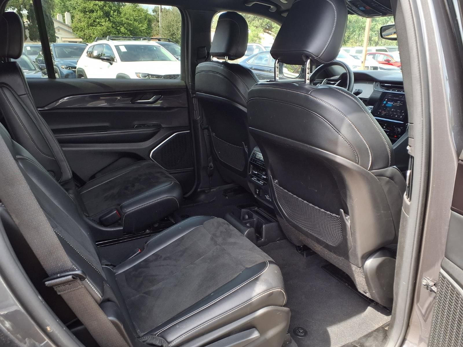 Used 2022 Jeep Grand Cherokee L Laredo AWD/4WD image 21