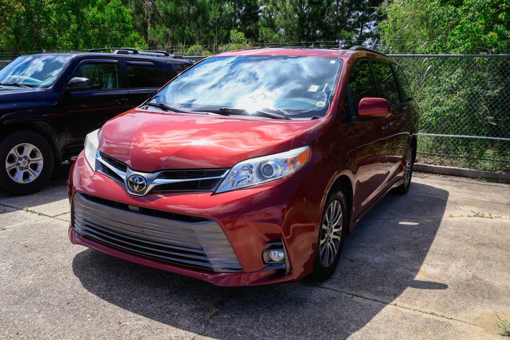 Used 2020 Toyota Sienna XLE FWD image 2