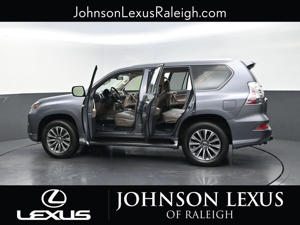 Used 2020 Lexus GX 460 Luxury w/ Accessory Package AWD/4WD image 28