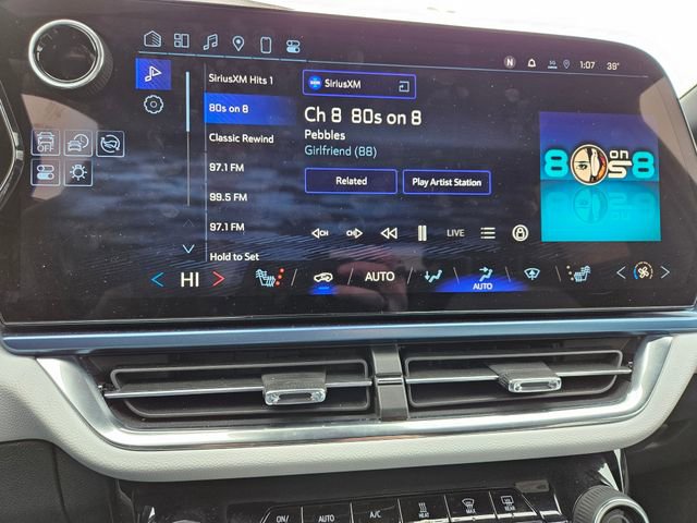 Used 2025 Chevrolet Equinox EV LT image 12