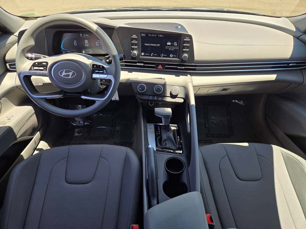 Used 2026 Hyundai Elantra SE FWD image 12