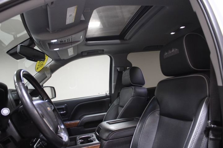 Used 2018 Chevrolet Silverado 1500 High Country AWD/4WD image 3