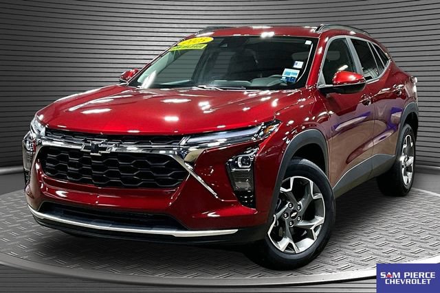 Used 2025 Chevrolet Trax LT w/ Driver Confidence Package