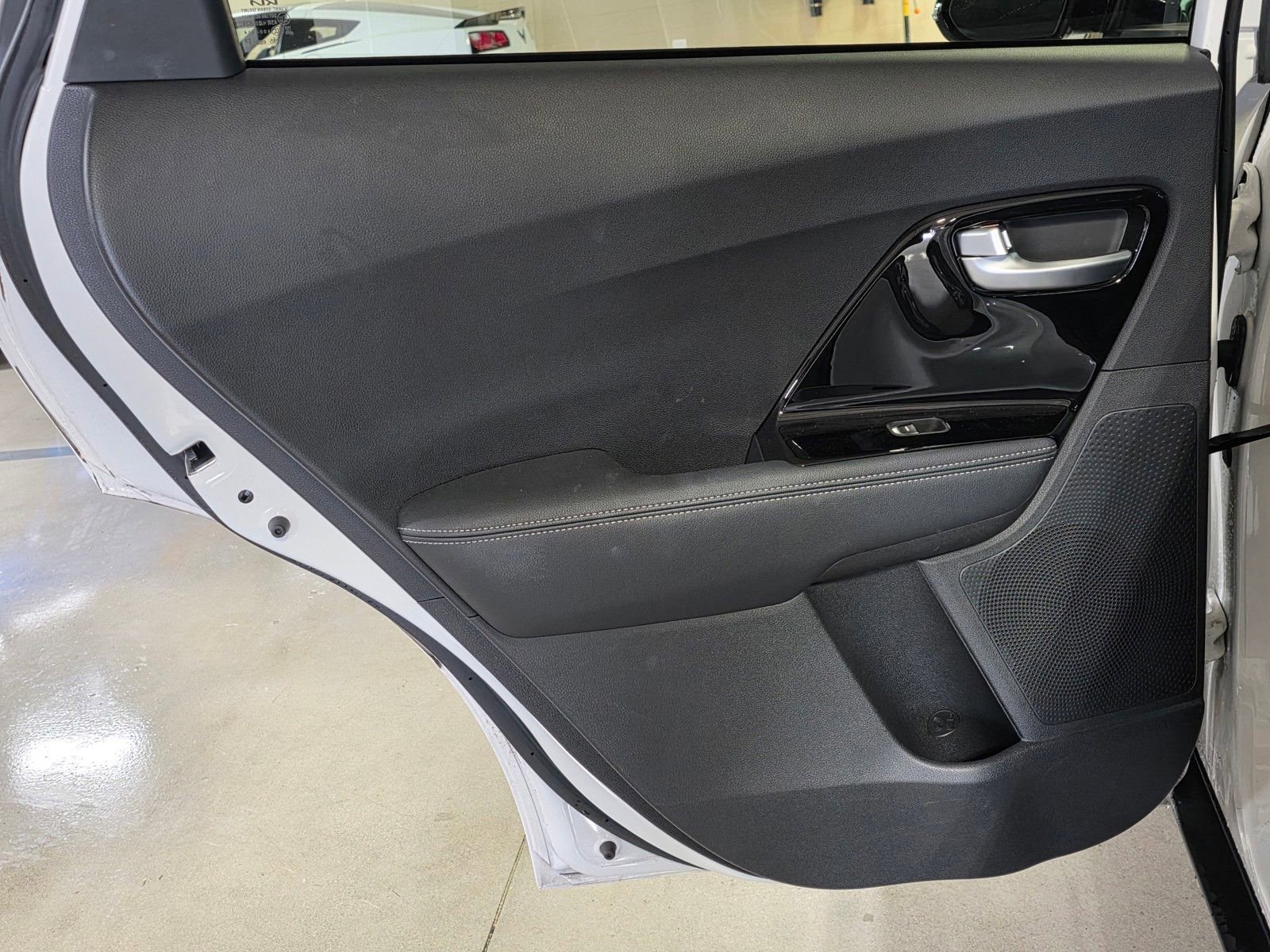Used 2022 Kia Niro EX Premium FWD image 10