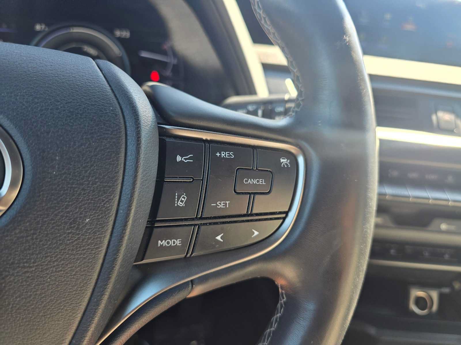 Used 2020 Lexus UX 250h w/ Premium Package AWD/4WD image 32