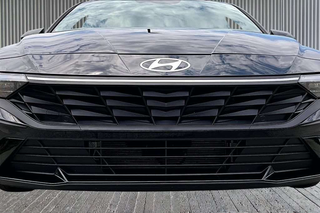 Certified 2025 Hyundai Elantra SEL FWD image 29
