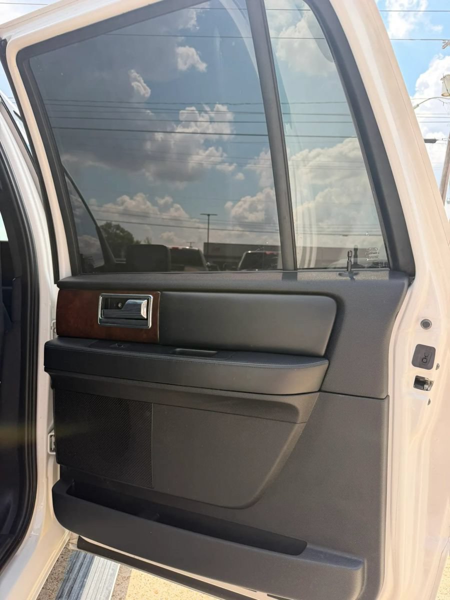 Used 2015 Lincoln Navigator L 2WD image 25