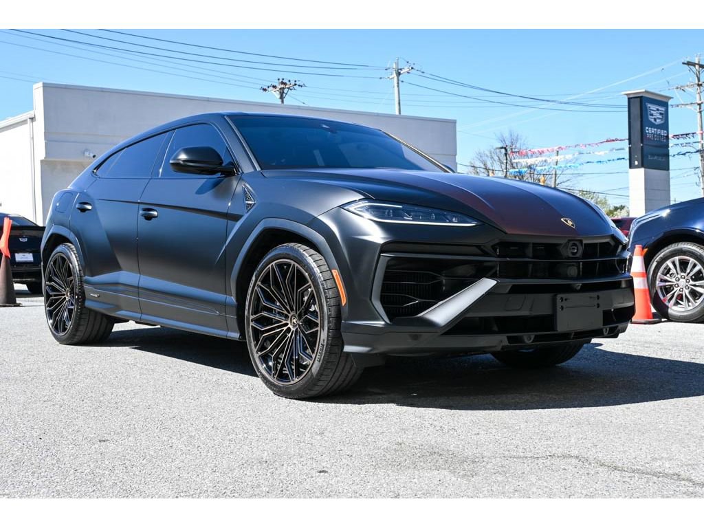 Used 2025 Lamborghini Urus SE image 2
