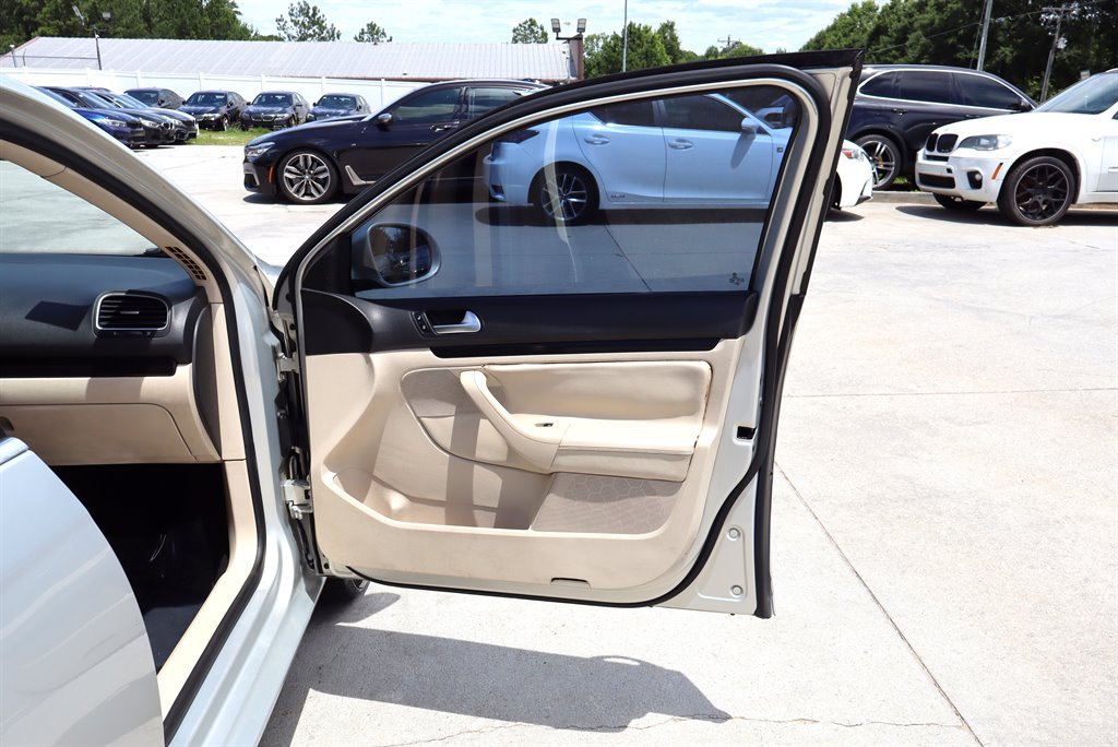 Used 2011 Volkswagen Jetta TDI FWD image 28