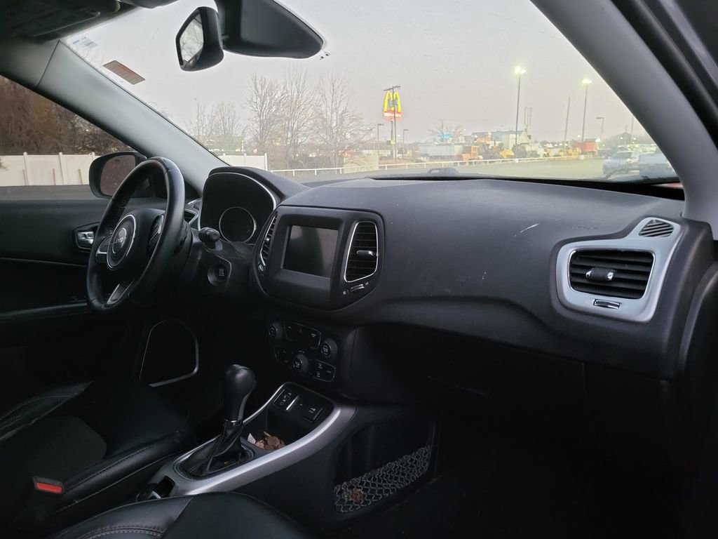 Used 2018 Jeep Compass Latitude w/ Popular Equipment Group image 9