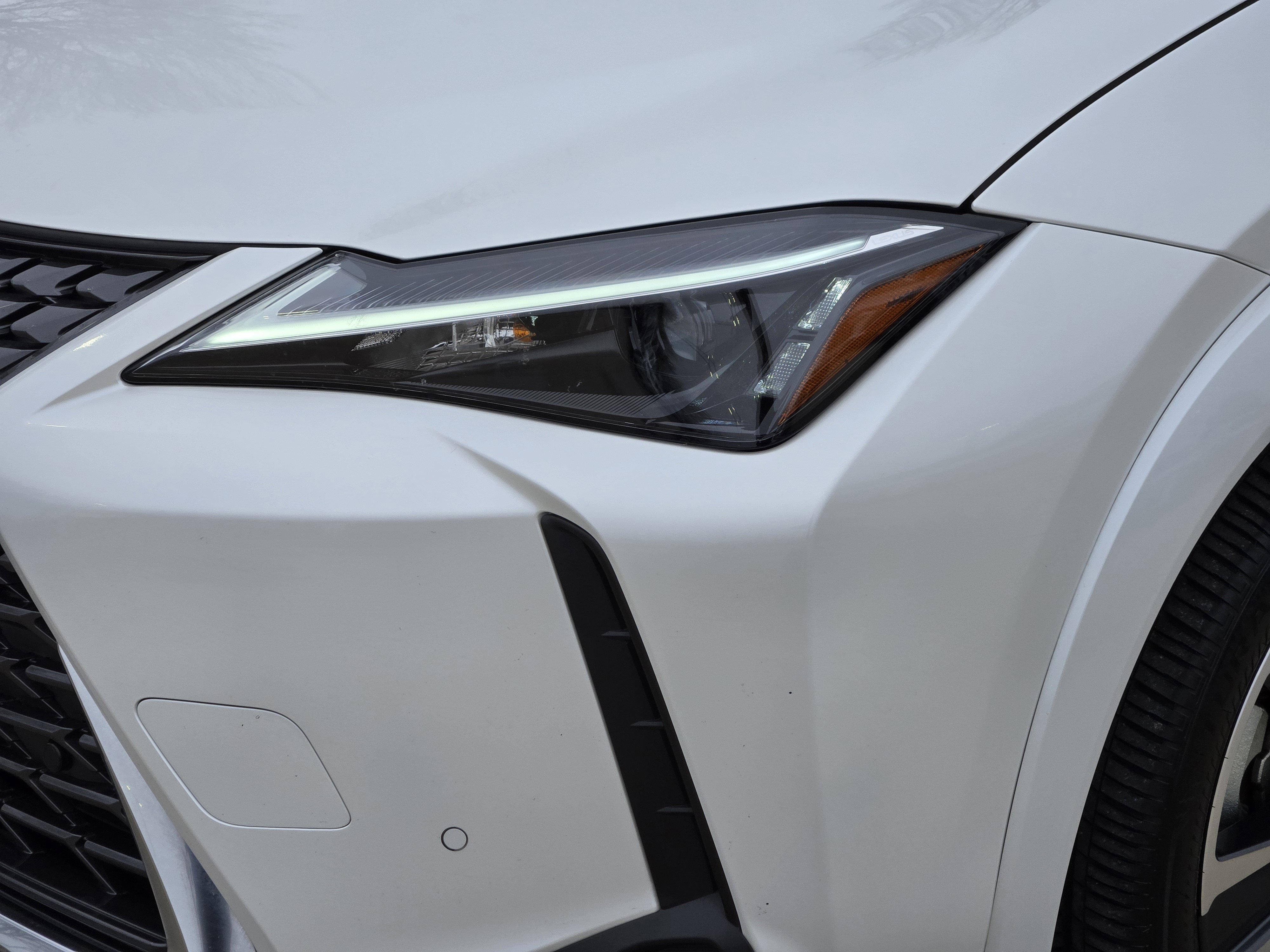 Used 2025 Lexus UX 300h FWD image 8