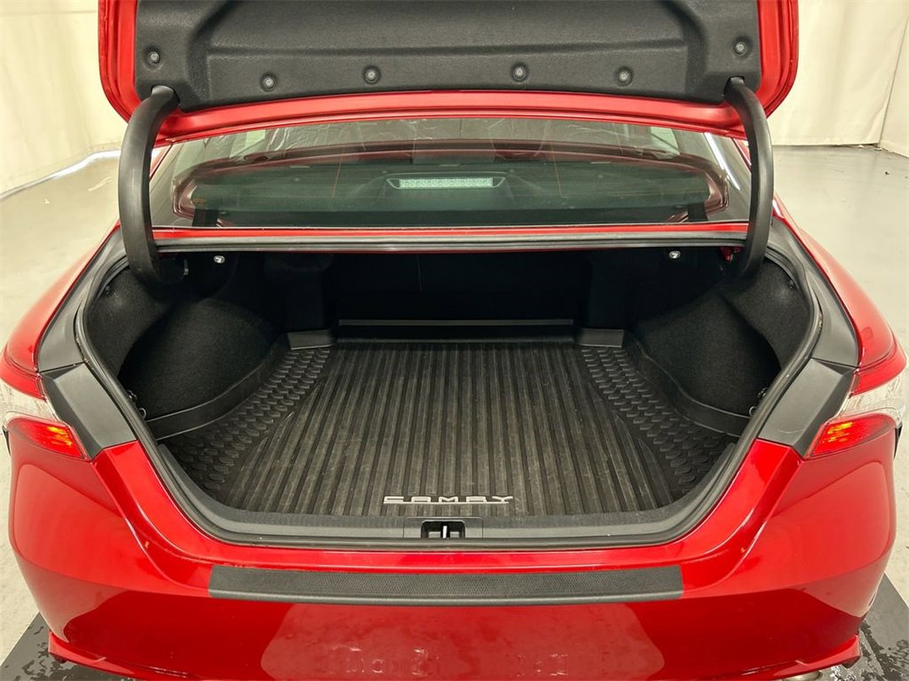 Used 2020 Toyota Camry SE image 21