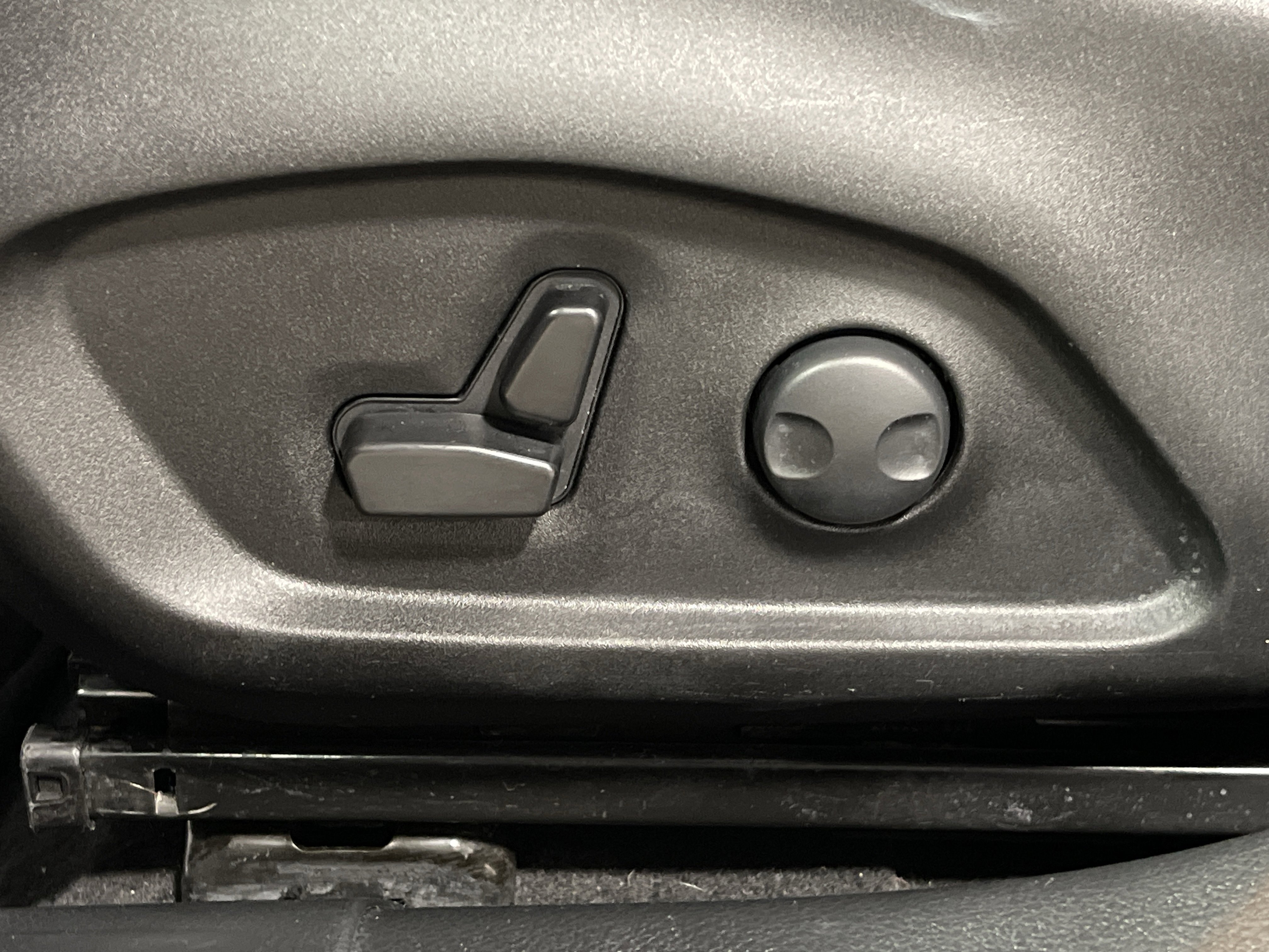 Used 2024 Jeep Compass Limited image 10