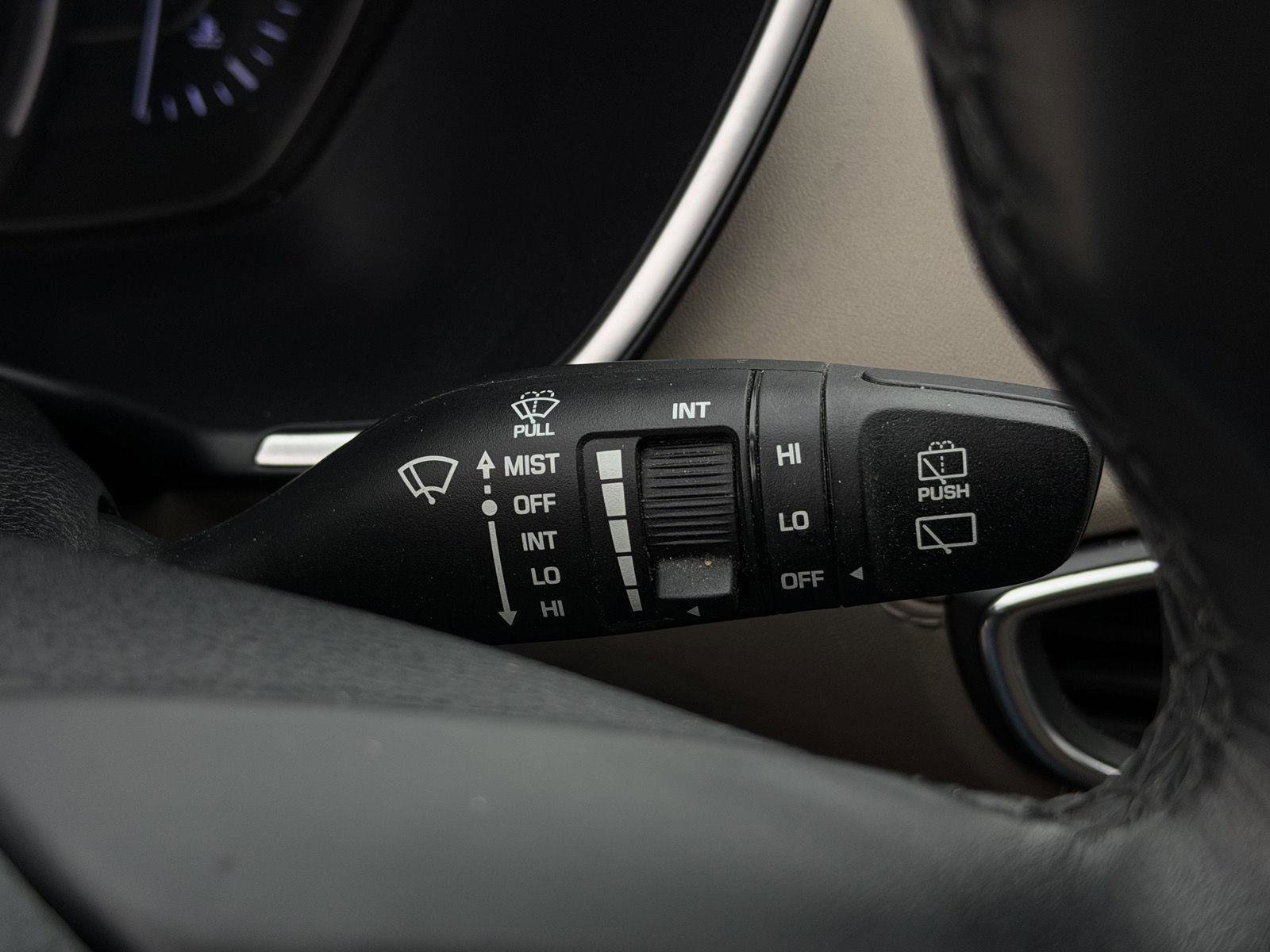 Used 2020 Hyundai Santa Fe SEL w/ Convenience + Premium Package image 18