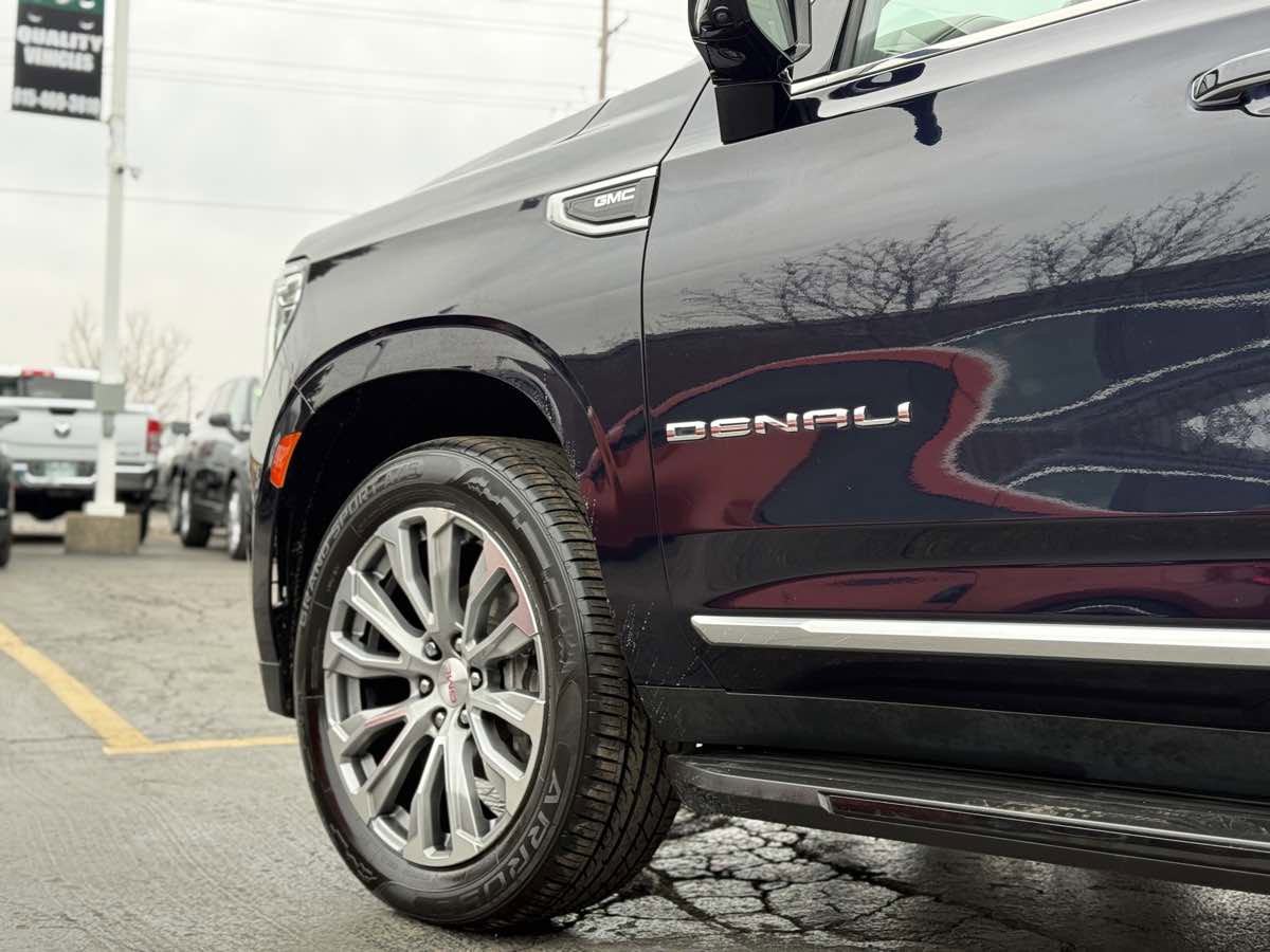 Used 2021 GMC Yukon XL Denali image 16