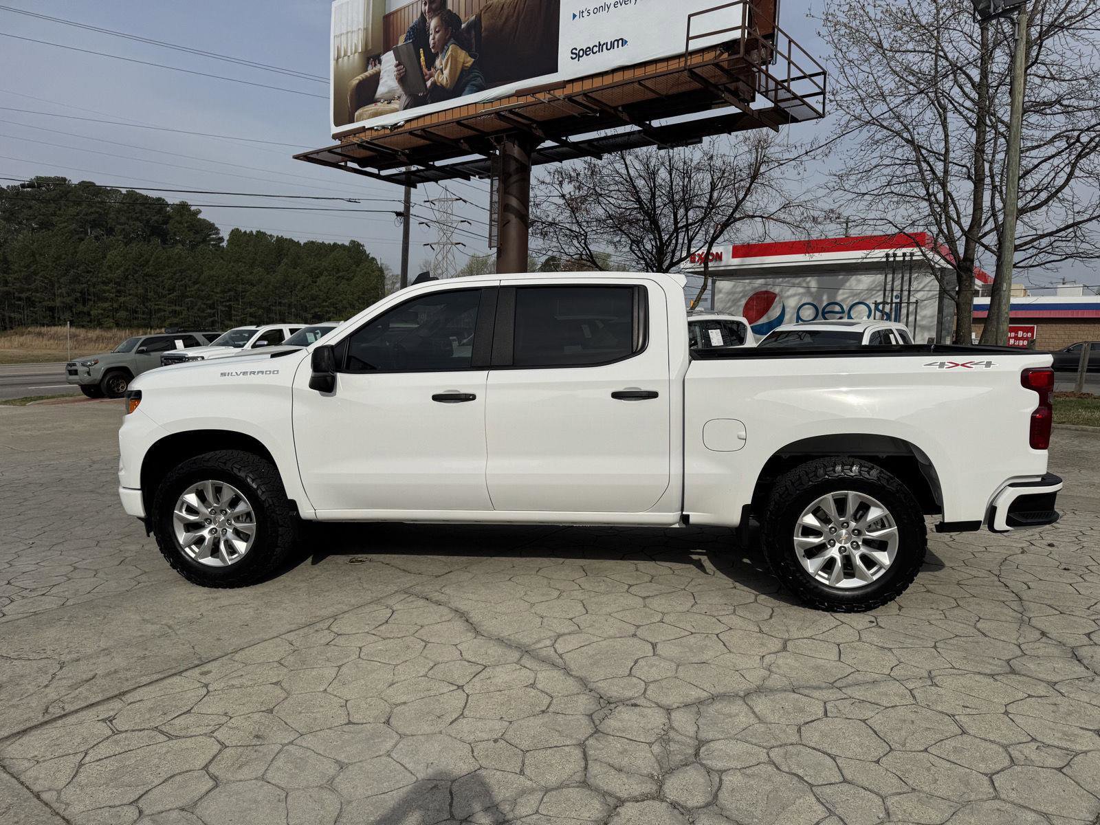 Used 2023 Chevrolet Silverado 1500 Custom image 10
