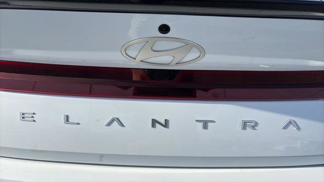Used 2025 Hyundai Elantra Sport FWD image 13