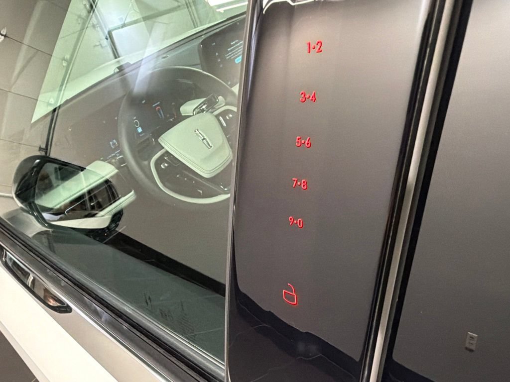 New 2026 Lincoln Aviator AWD image 31