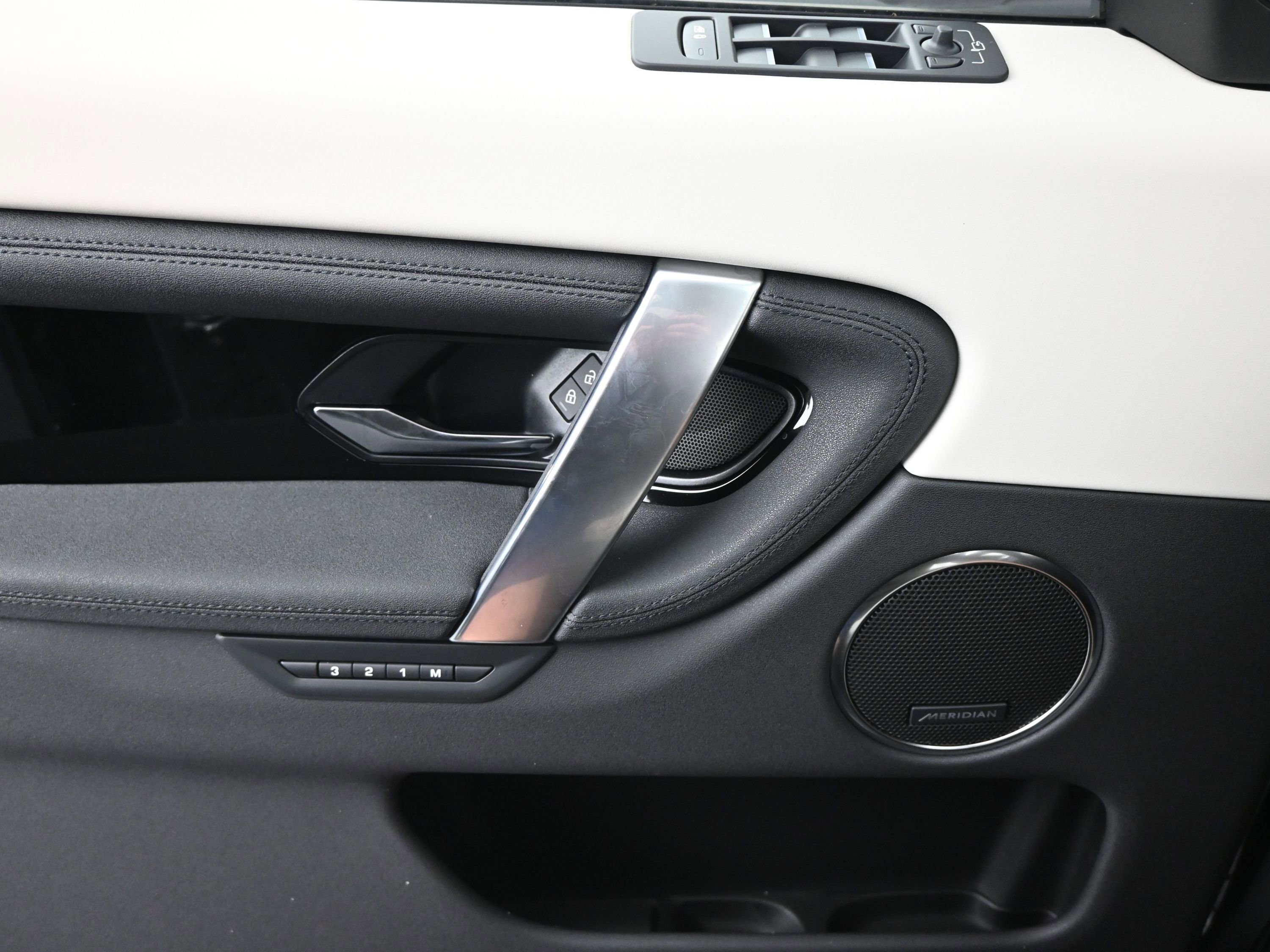 New 2025 Land Rover Discovery Sport S image 12