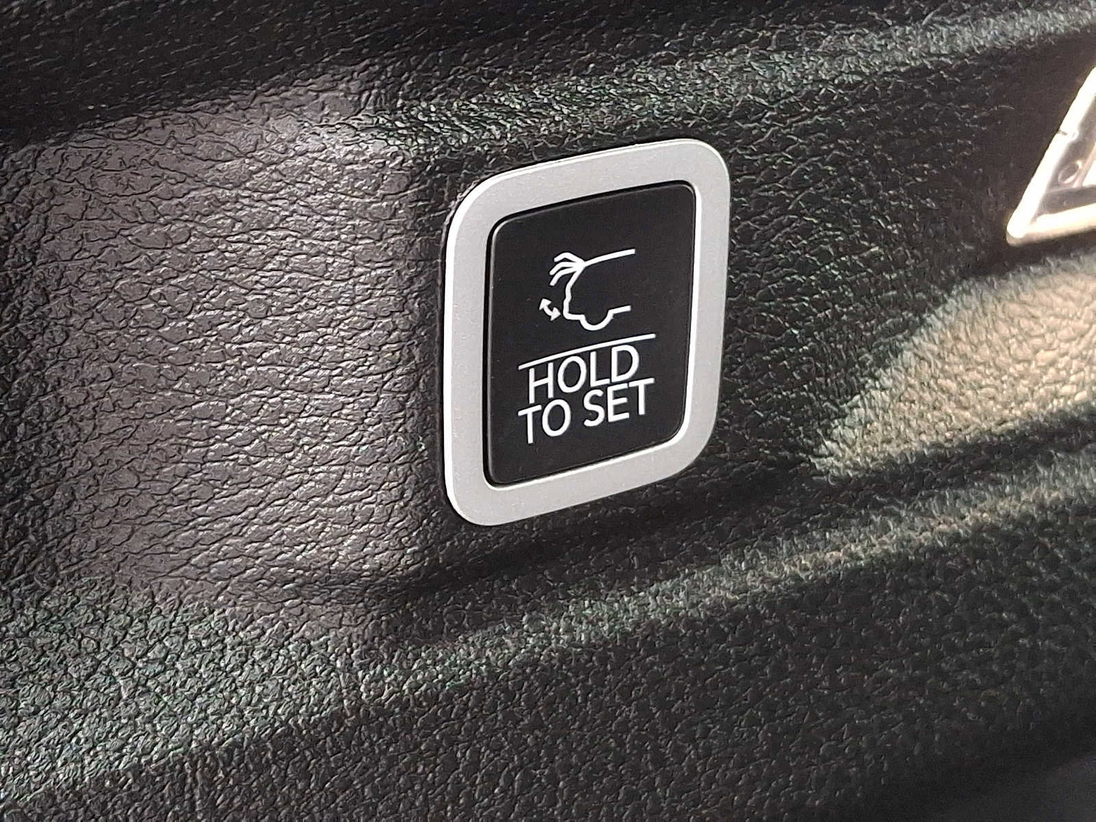 Used 2024 Jeep Grand Cherokee L Limited AWD/4WD image 32