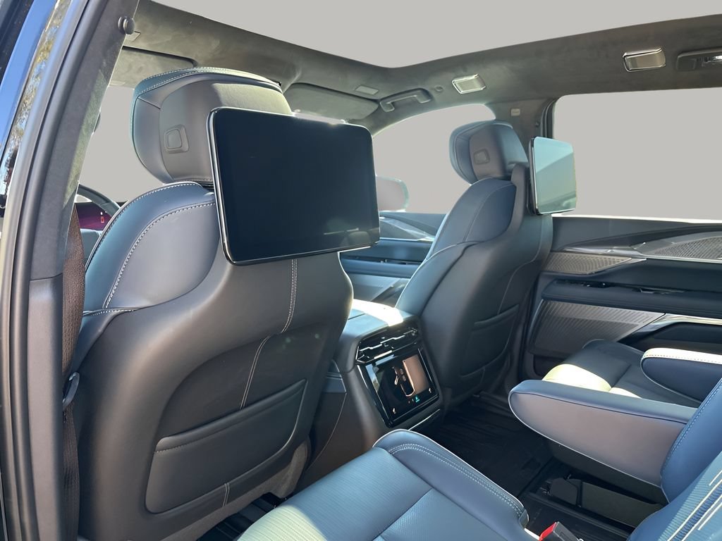 New 2026 Cadillac Escalade IQ Luxury 2 w/ LPO, Floor Liner Package AWD/4WD image 20