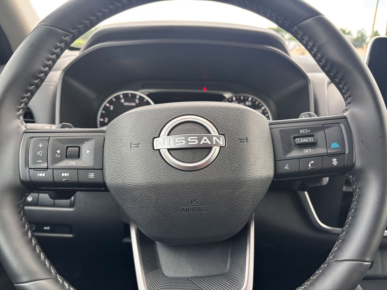 Used 2025 Nissan Rogue SV FWD image 30