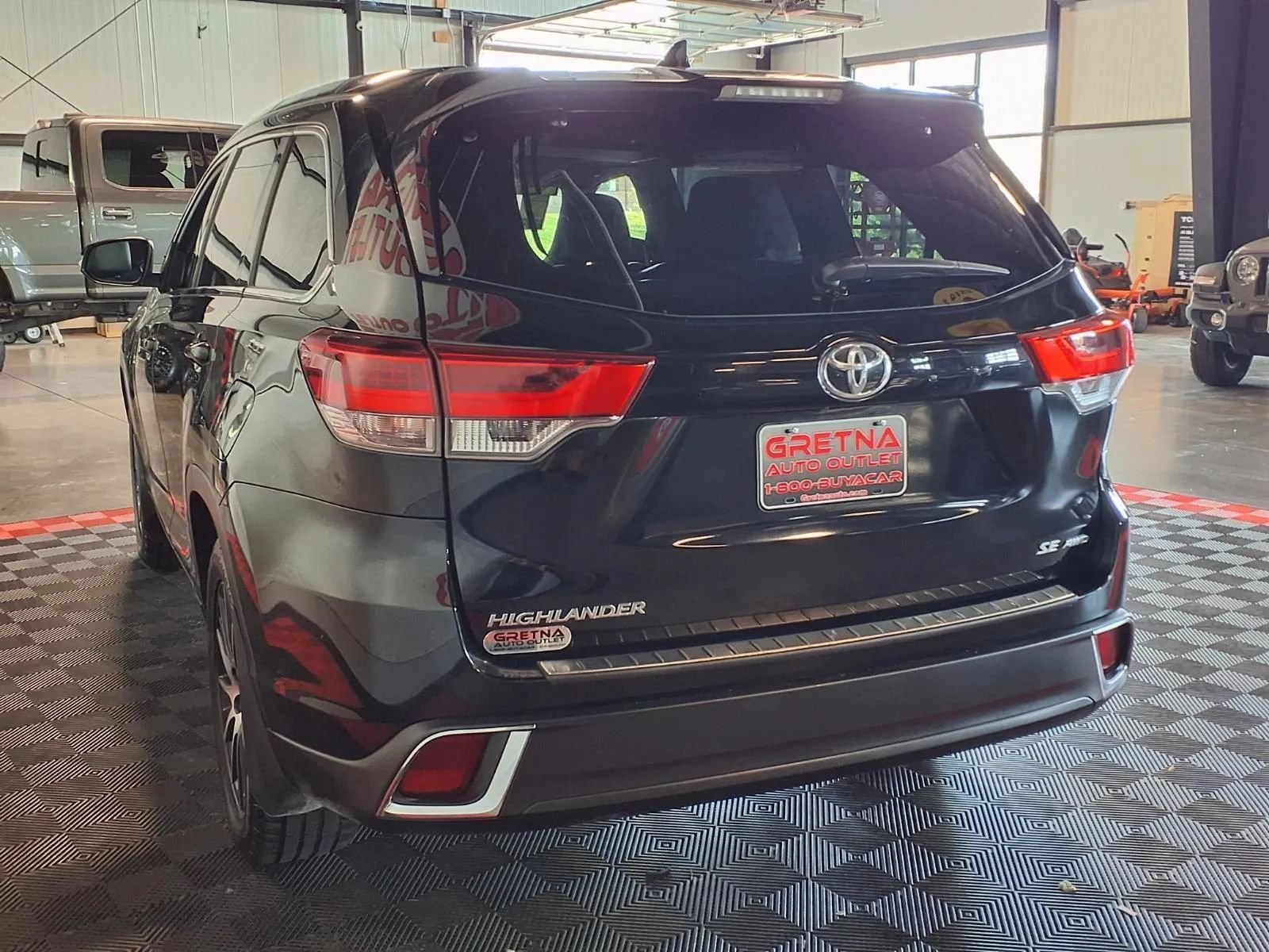 Used 2017 Toyota Highlander XLE AWD/4WD image 6