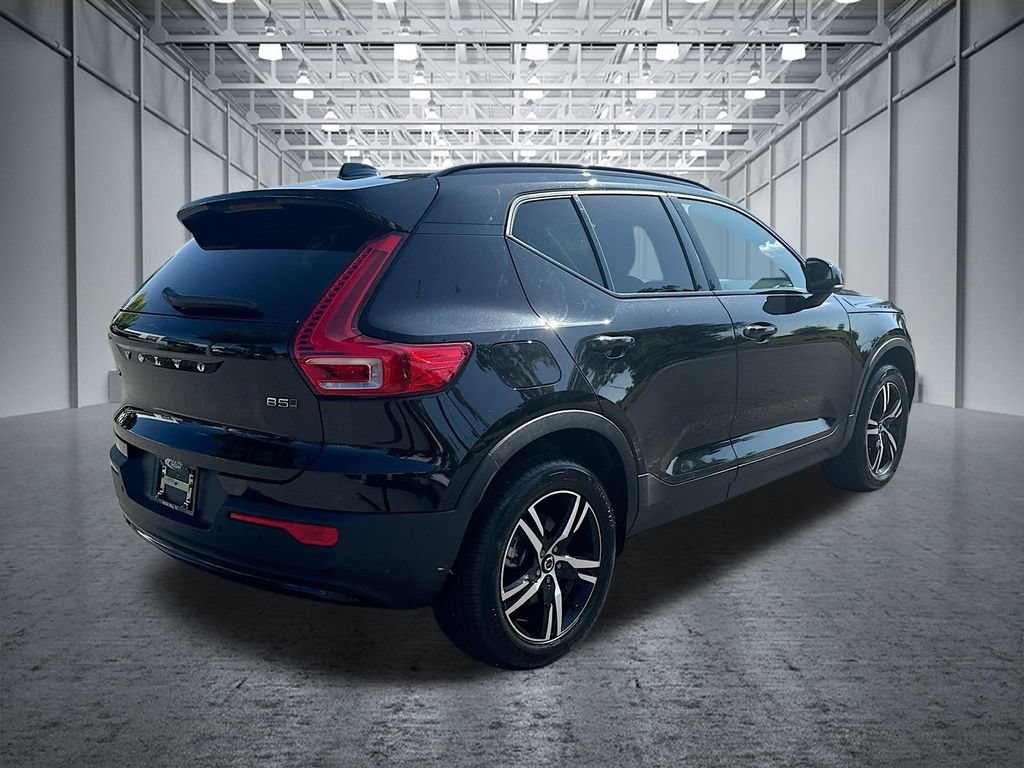 Used 2024 Volvo XC40 B5 Core AWD/4WD image 8