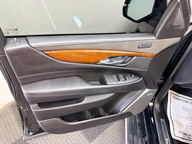 Used 2018 Cadillac Escalade Premium Luxury AWD/4WD image 21