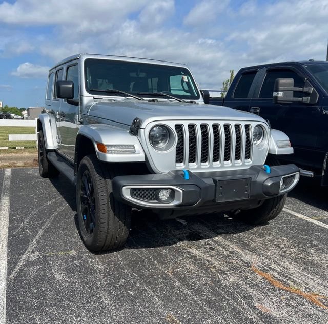 Certified 2023 Jeep Wrangler Unlimited Sahara w/ Safety Group AWD/4WD image 3