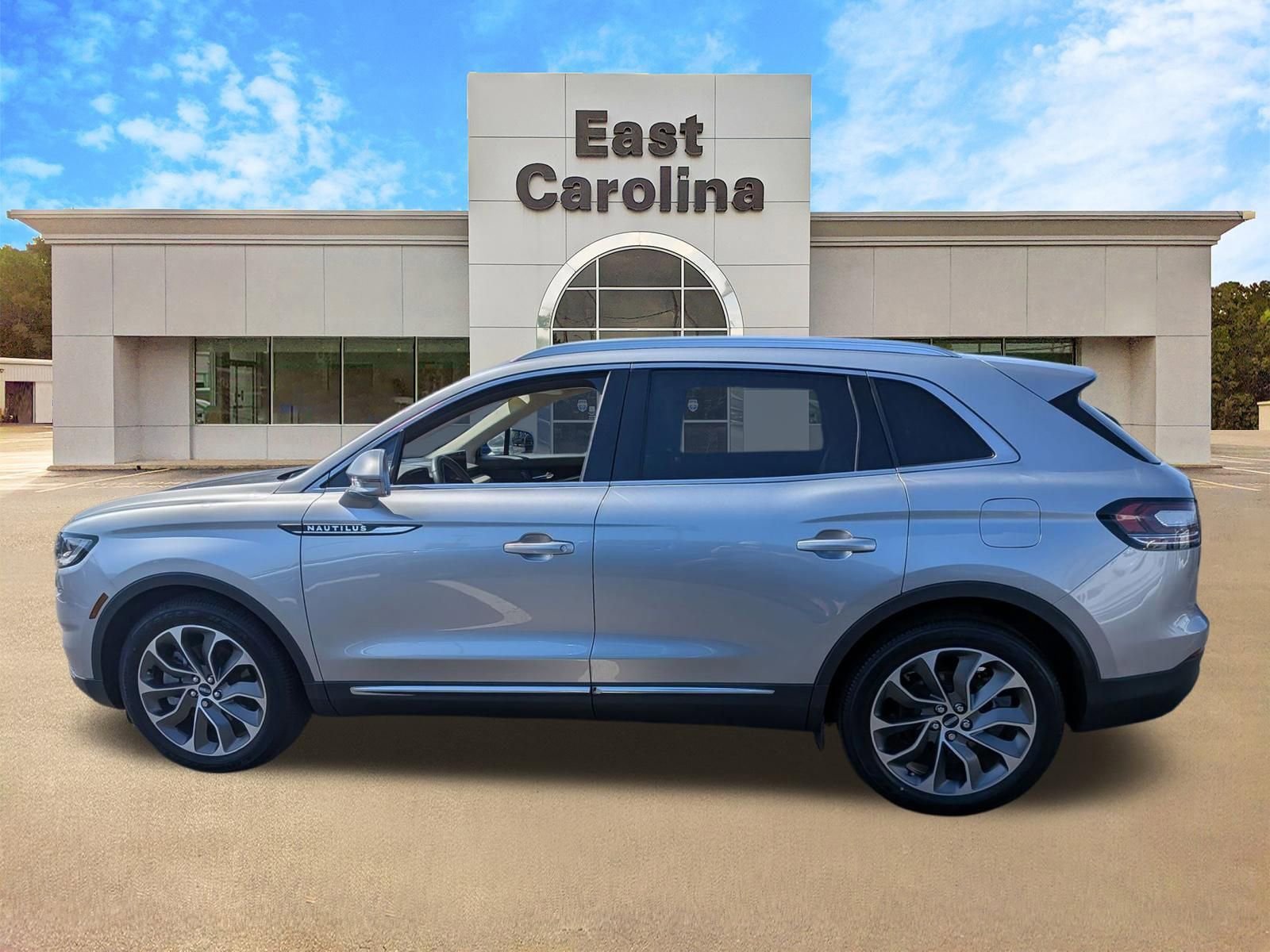 Used 2023 Lincoln Nautilus Reserve w/ Cargo Utility Package FWD image 6