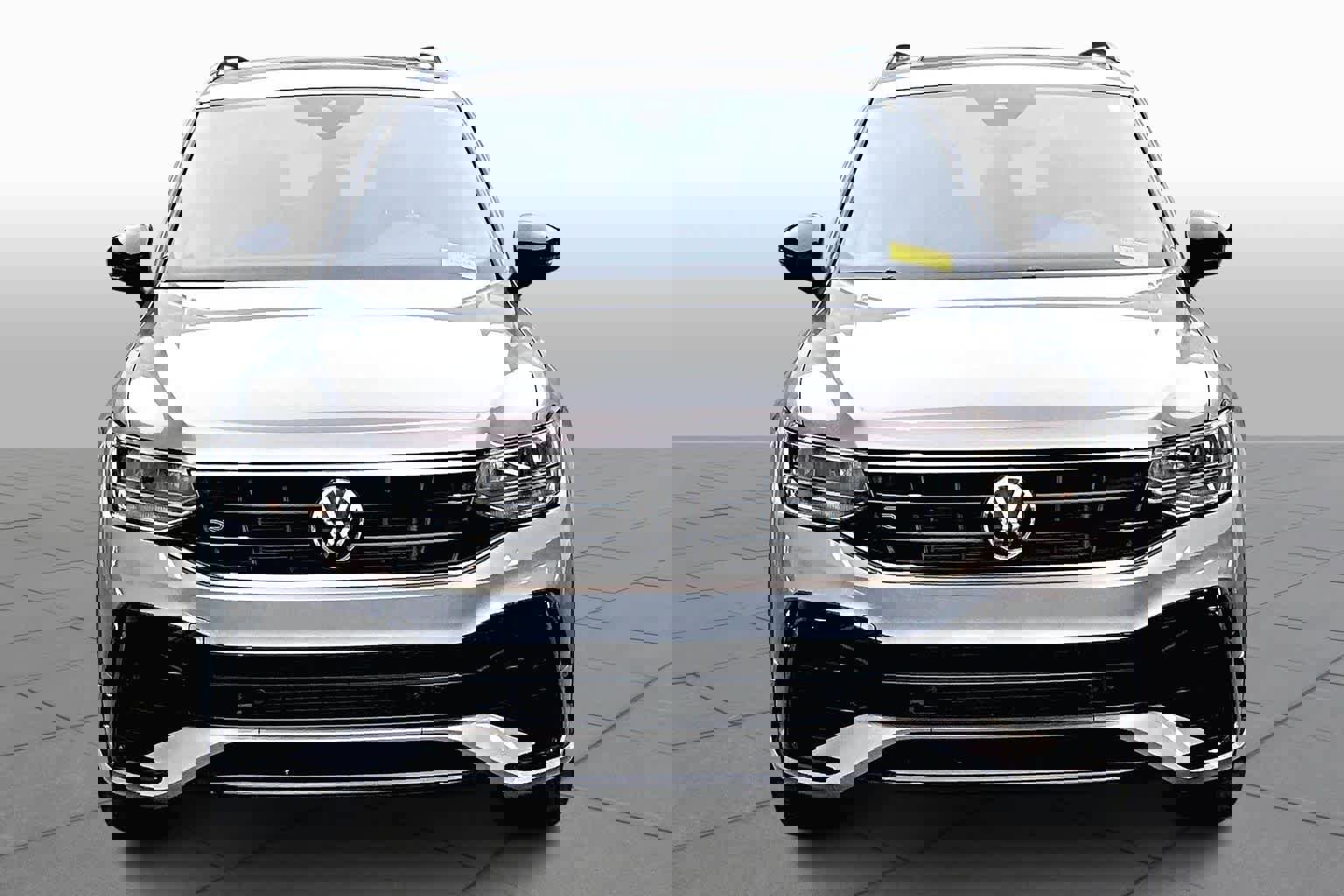 Used 2023 Volkswagen Tiguan SE R-Line image 3