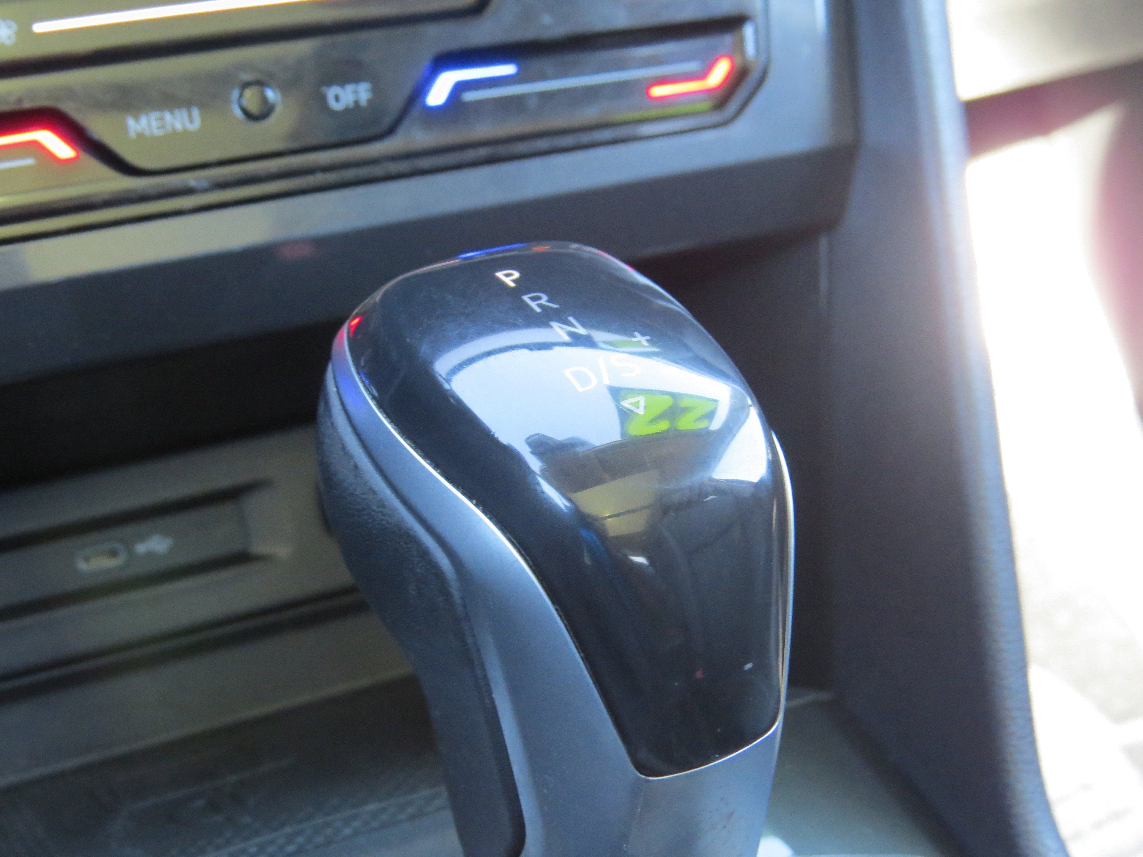 Used 2022 Volkswagen Tiguan SE w/ Panoramic Sunroof Package image 29