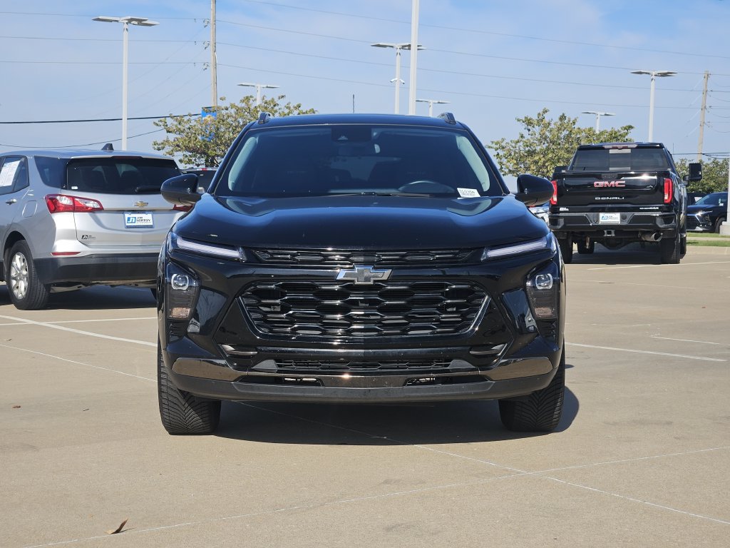 Used 2025 Chevrolet Trax ACTIV w/ Sunroof Package FWD image 2