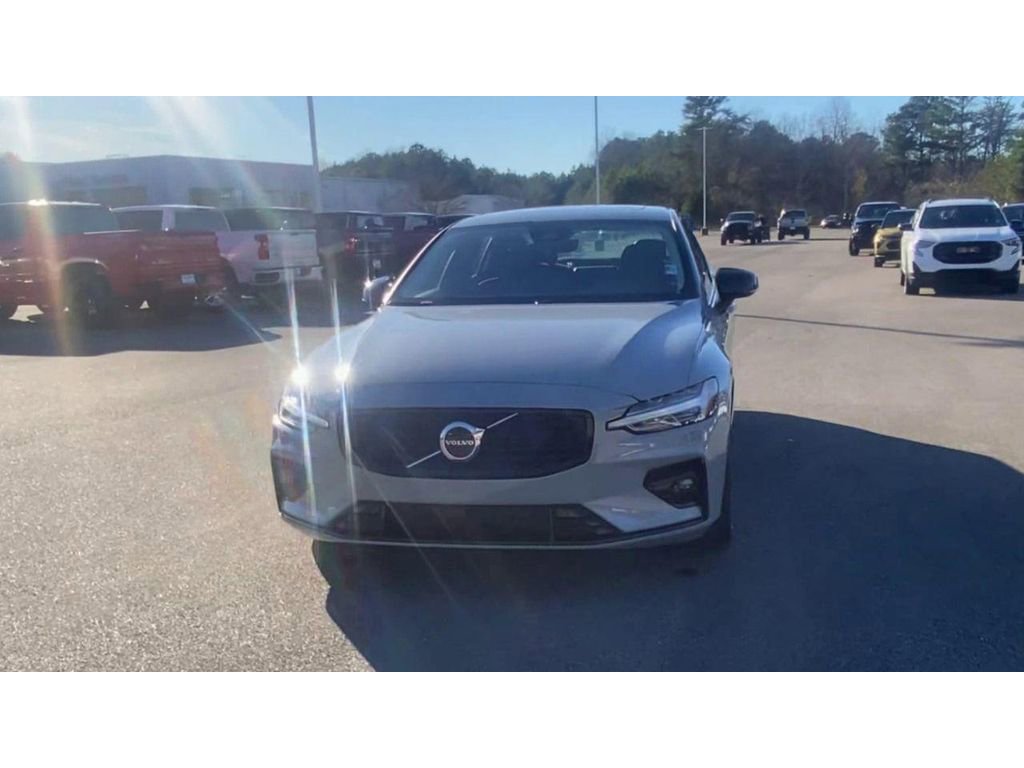 Used 2024 Volvo S60 B5 Core image 7