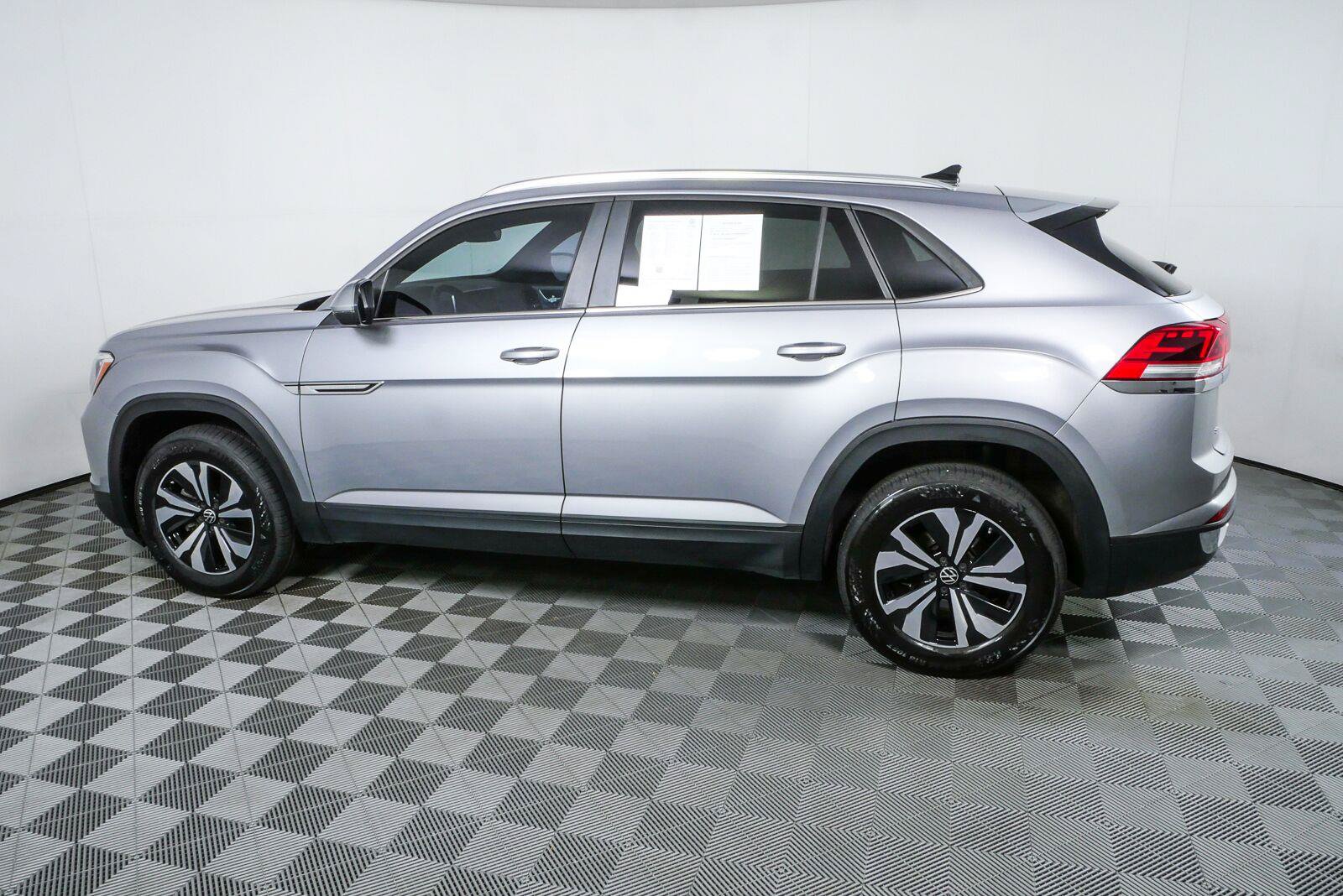 Certified 2024 Volkswagen Atlas Cross Sport SE FWD image 13
