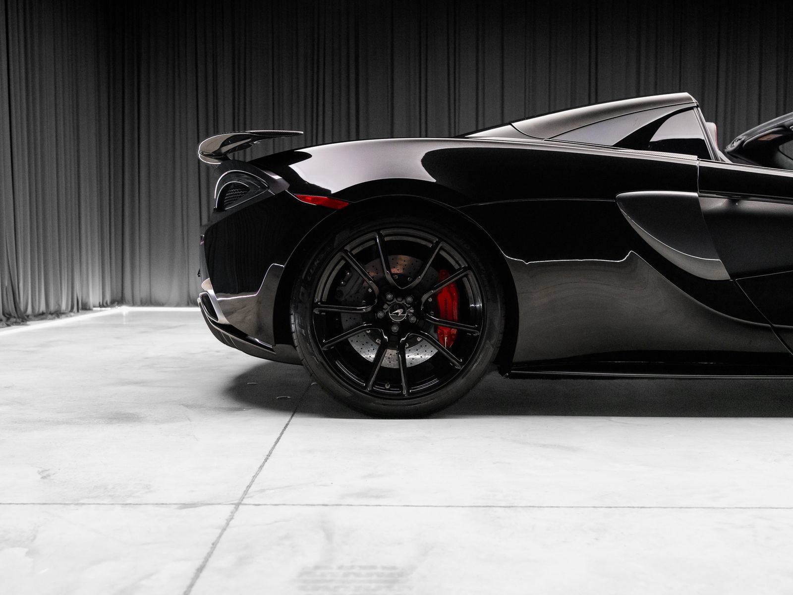 Used 2019 McLaren 570S Spider RWD image 30