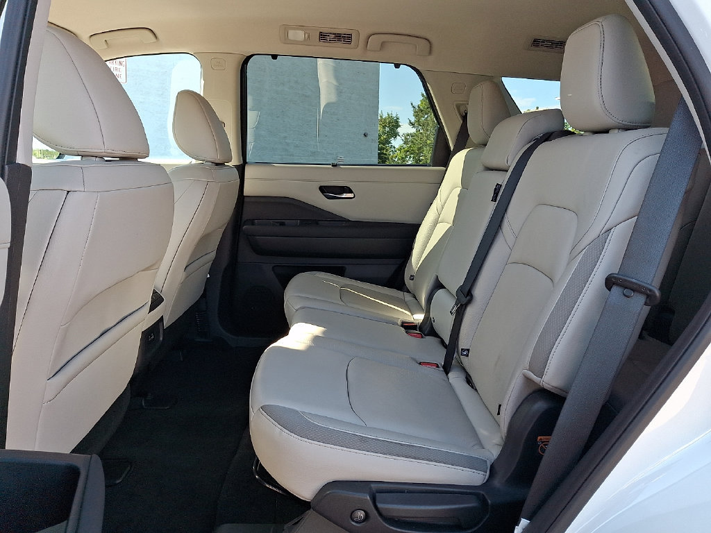 Used 2022 Nissan Pathfinder SL AWD/4WD image 12
