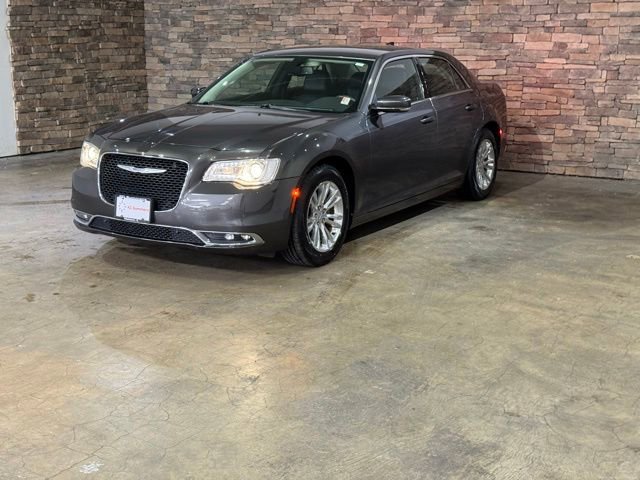 Used 2021 Chrysler 300 Touring L RWD image 4