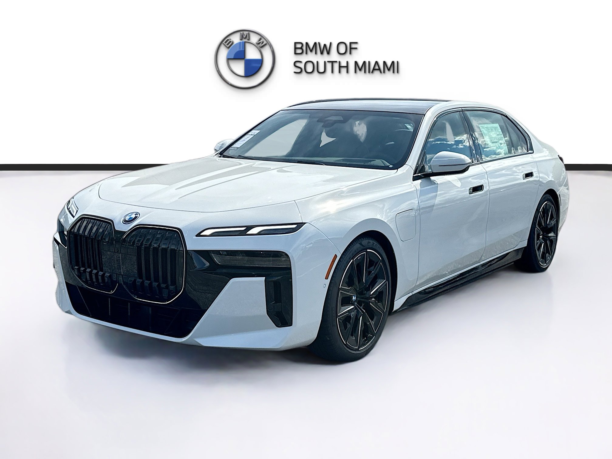 New 2026 BMW 750e xDrive w/ Premium Package image 3