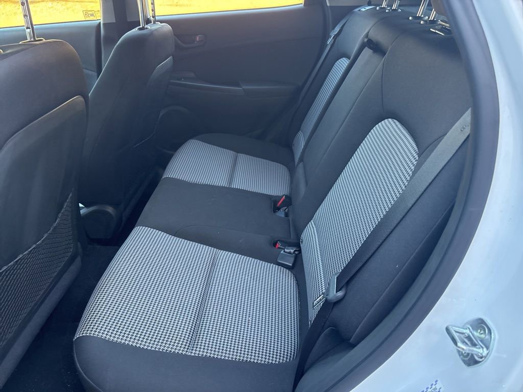 Used 2021 Hyundai Kona SE image 12