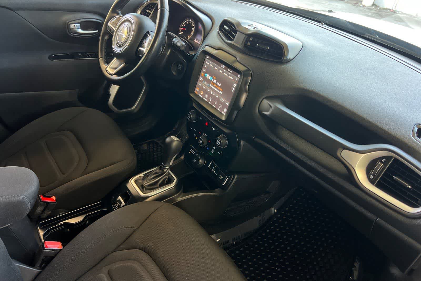 Used 2020 Jeep Renegade Latitude w/ UConnect 8.4 Nav Group AWD/4WD image 18
