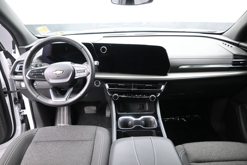Used 2025 Chevrolet Traverse LT FWD image 16