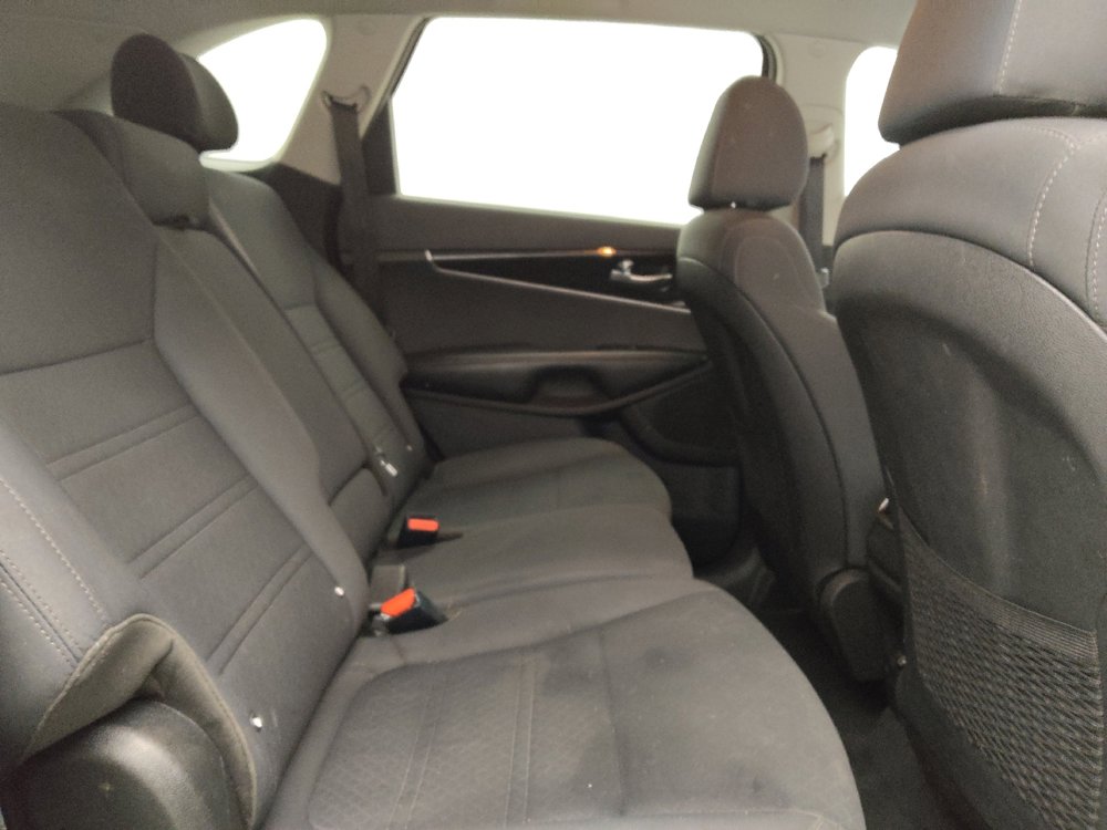 Used 2020 Kia Sorento LX image 19