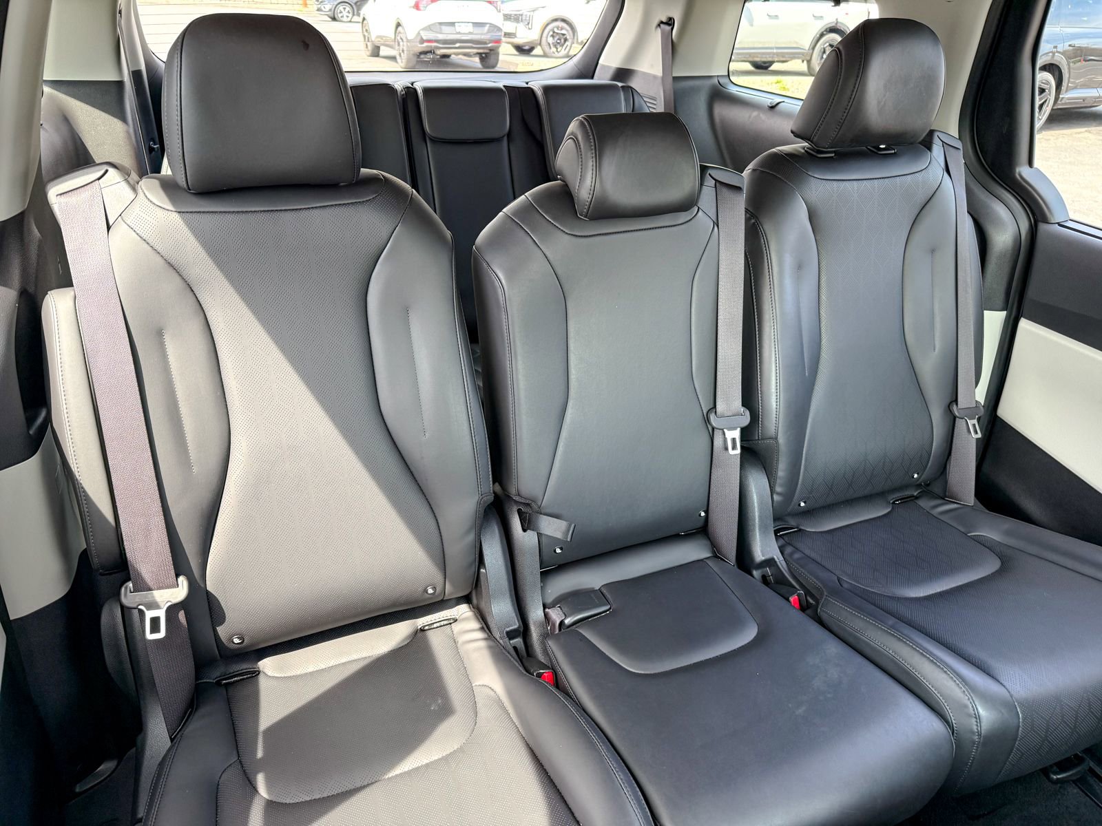 Used 2024 Kia Carnival EX FWD image 13