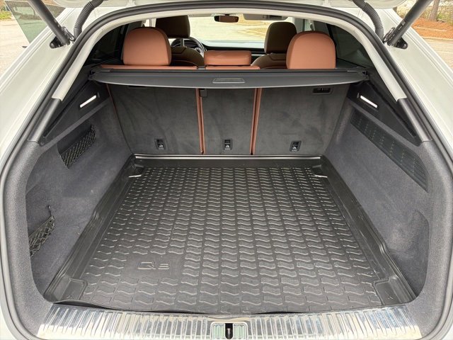 Used 2022 Audi Q8 Premium Plus image 23