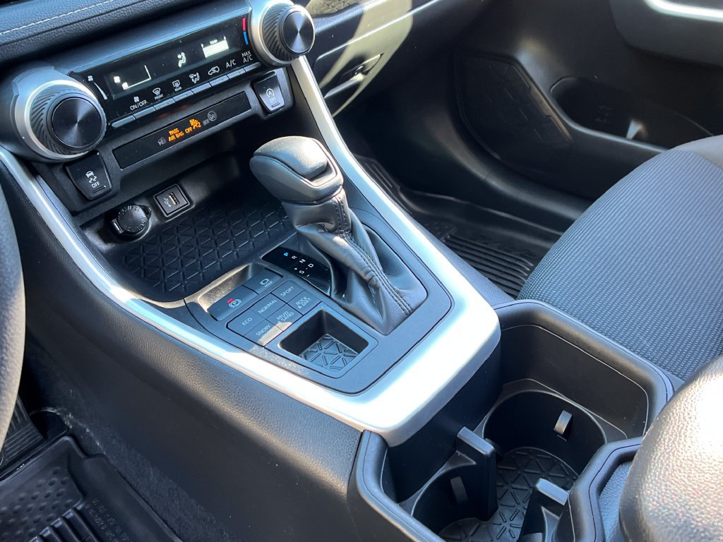 Used 2024 Toyota RAV4 LE AWD/4WD image 20