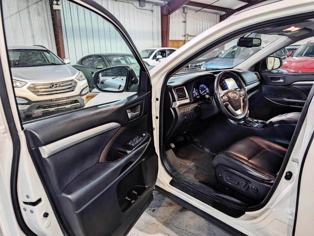 Used 2015 Toyota Highlander XLE image 15