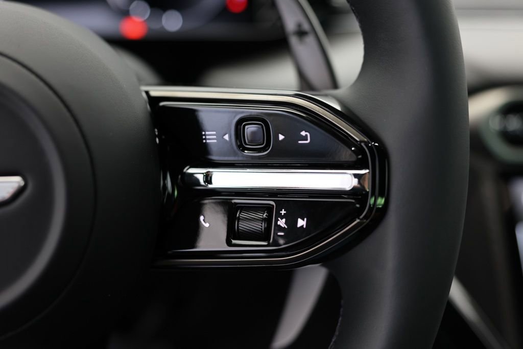 Used 2025 Aston Martin V8 Vantage Coupe image 35